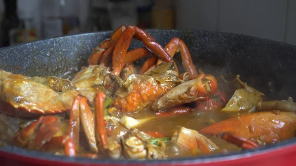 Szef kuchni Chili Crab Singapur kuchnia chińska kultowe danie — Zdjęcie stockowe