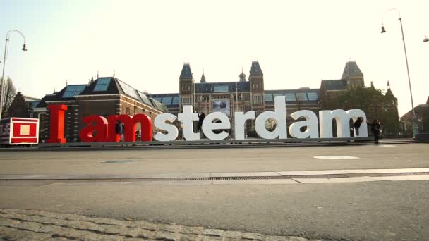 Amsterdam Nederländerna 4 apr 2017 Timelapse turister med I amsterdam attraktion skyltning — Stockvideo