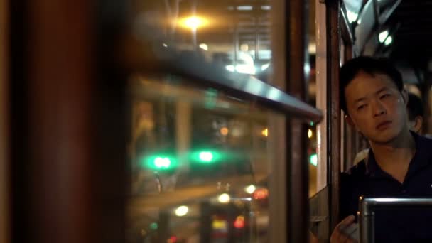 Şten Sonra Hong Kong Tramvayında Asyalı Bir Adam Var — Stok video