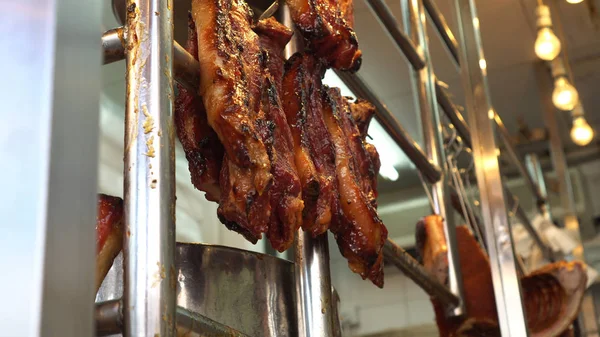Hong Kong honey glazed barbecue roasted pork hannging in Cantone — 스톡 사진