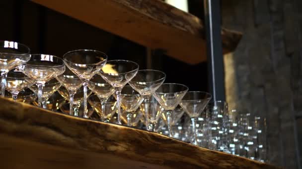 Cocktail Glasses Lines Wood Loft Style Bar Shelves — 비디오