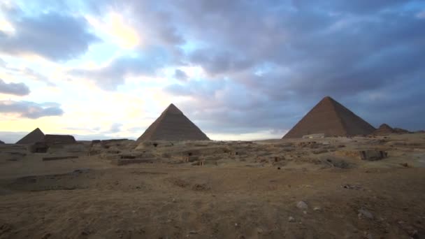 Pirámides de Giza Egipto panorama vista de vídeo al atardecer — Vídeos de Stock