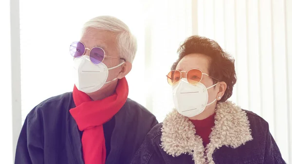 Asijské Móda Senior Pár Waring Maska Aby Zabránilo Covid Virus — Stock fotografie