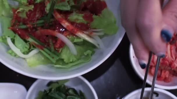 Koreanisches Essen Vielfalt Der Bbq Beilagen Kimchi Und Andere Dinge — Stockvideo