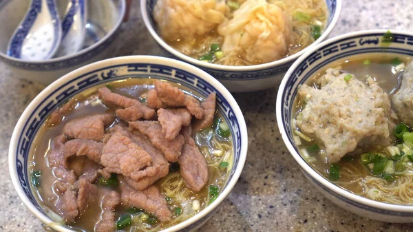 Eating Hong Kong Cantonese Wonton Beef Meat Ball Hot Soup — Stock Photo, Image