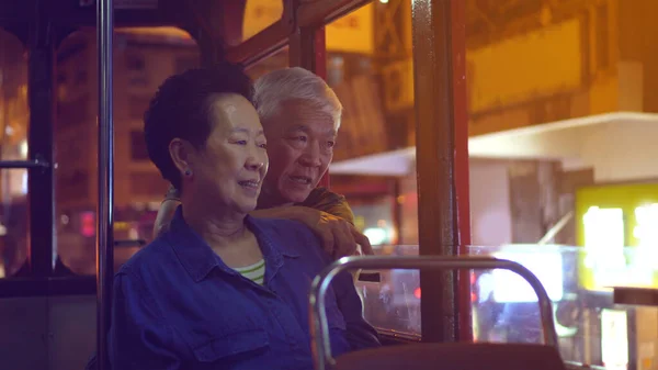 Aziatisch Ouderpaar Veel Plezier Reizen Door Hong Kong Stad Tram — Stockfoto
