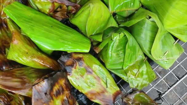 Cozinha Tradicional Asiática Grelhar Alimentos Folha Banana Pacote Conservação Verde — Vídeo de Stock