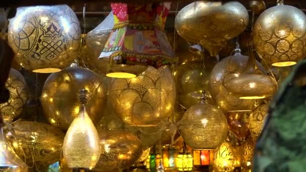 Egypte Khan Markt Mooi Handwerk Geperforeerd Messing Lamp Lantaarns Verkopen — Stockvideo