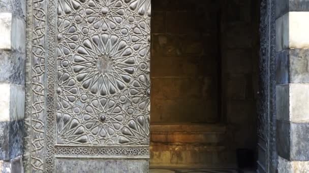 Belo Padrão Islâmico Detalhes Arquitetura Porta Madeira Egito África — Vídeo de Stock