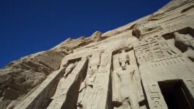 Abu Simbel tapınağının çekimleri Mısır 'ın önünde Kral 2. Ramses tarafından inşa edilmiş Nubia simgesi.