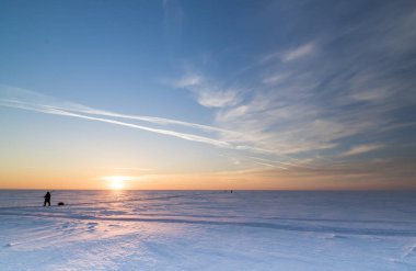 batan güneşin ile kış manzarası