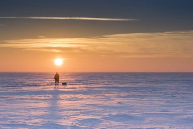 batan güneşin ile kış manzarası