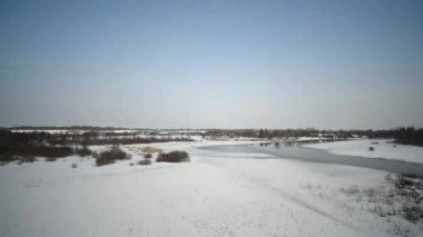 Hızlı hareket eden bir trenin penceresinden görüntülemek