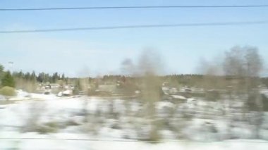 Hızlı hareket eden bir trenin penceresinden görüntülemek