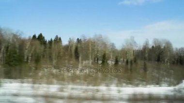 Hızlı hareket eden bir trenin penceresinden görüntülemek