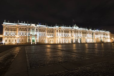 Hermitage, gece