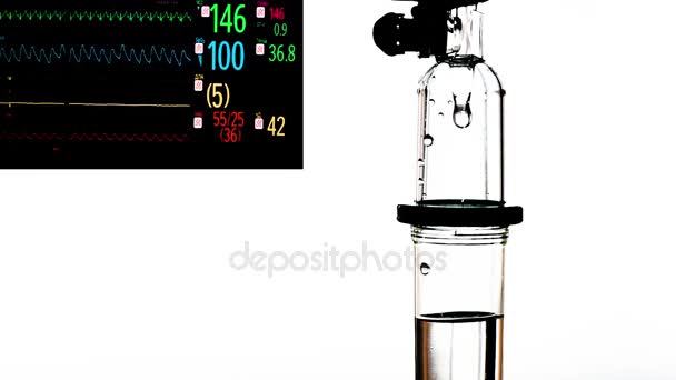 DROPP med EKG-monitor. — Stockvideo