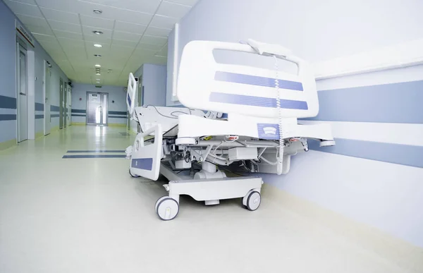 Lichtgang eines modernen Krankenhauses — Stockfoto