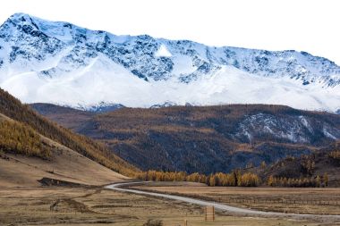 Federal Otoyol M-52 Chuysky yolu. Altay Cumhuriyeti.