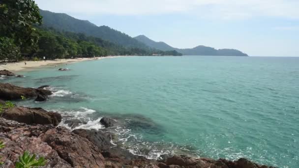 Olas Salpicando Costa Rocosa Isla Koh Chang Tailandia — Vídeo de stock