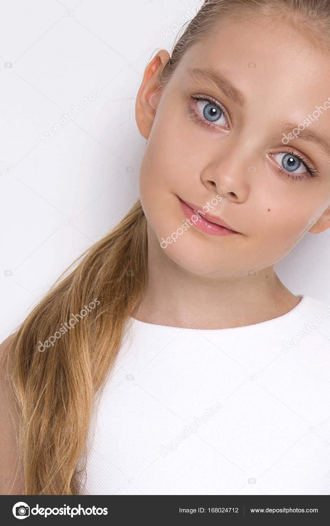 Cute blonde young girl model Cute blonde young girl model nice