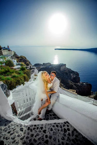 Yakışıklı adam güzel Yunan yatay olarak ilgili güzel kadın güzel genç Çift