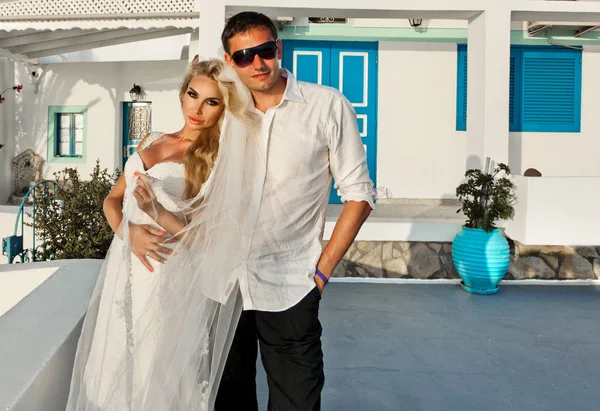 Yakışıklı adam güzel Yunan yatay olarak ilgili güzel kadın güzel genç Çift