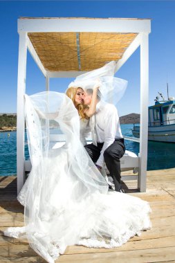 Yakışıklı adam güzel Yunan yatay olarak ilgili güzel kadın güzel genç Çift