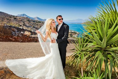 Yakışıklı adam güzel Yunan yatay olarak ilgili güzel kadın güzel genç Çift