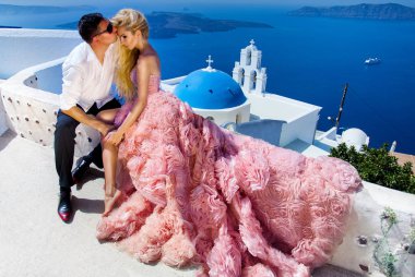 Yakışıklı adam güzel Yunan yatay olarak ilgili güzel kadın güzel genç Çift