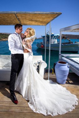 Yakışıklı adam güzel Yunan yatay olarak ilgili güzel kadın güzel genç Çift