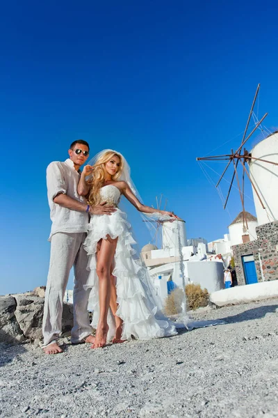 Yakışıklı adam güzel Yunan yatay olarak ilgili güzel kadın güzel genç Çift