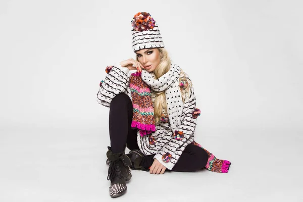 Portret Pięknej Kobiety Idealną Twarz Zimie Wpr Ciepły Sweter Model — Zdjęcie stockowe