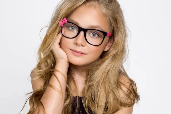 Menina Loira Bonito Óculos Fundo Branco Estúdio — Fotografia de Stock