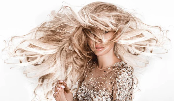 Blond Meisje Met Lang Glanzend Golvend Haar Mooi Model Met — Stockfoto