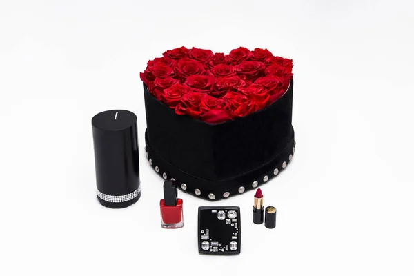 Roses Rouges Dans Une Élégante Boîte Forme Coeur Parfum Sur — Photo
