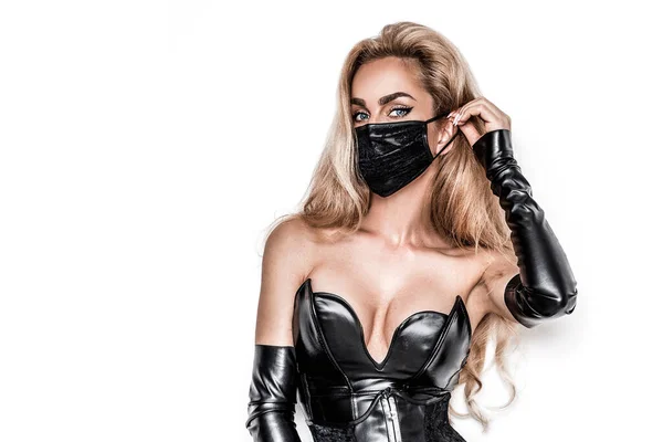미디어 캠페인 코로나 바이러스 예방에 집중하 마스크와 장갑을 여성은 코로나 — 스톡 사진