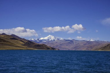 Tibet, Çin 'de dağlarla ve nehirlerle doğal manzara