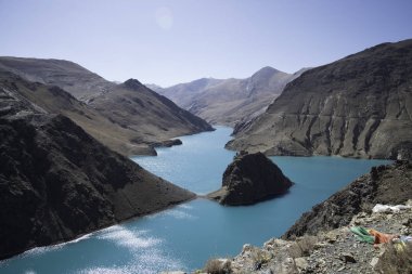 Tibet, Çin 'de dağlarla ve nehirlerle doğal manzara