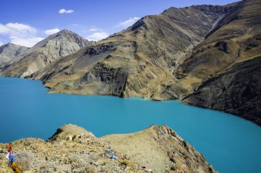 Tibet, Çin 'de dağlarla ve nehirlerle doğal manzara