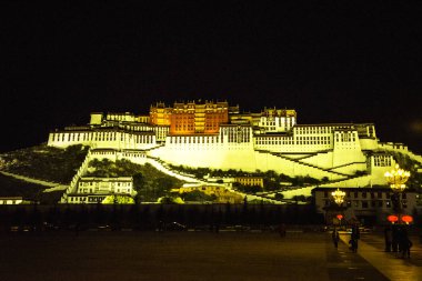 Şehir mimarisinin aydınlanma manzarası, Tibet, Çin