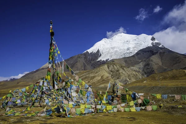 Tibet, Çin 'de dağlı doğal manzara