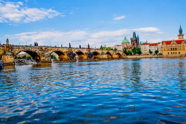 Vista Arquitectura Praga Sobre Río Durante Día — Foto de Stock