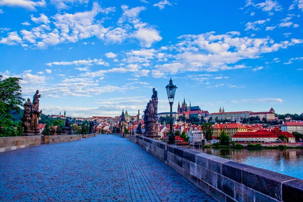 Vista Arquitectura Praga Sobre Río Durante Día — Foto de Stock