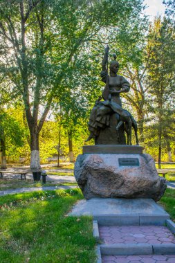 Şehre doğru yürüyor ve gündüz geziyor, Kazakistan