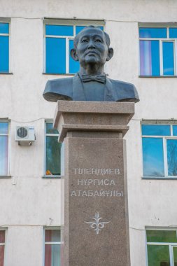 Şehre doğru yürüyor ve gündüz geziyor, Kazakistan