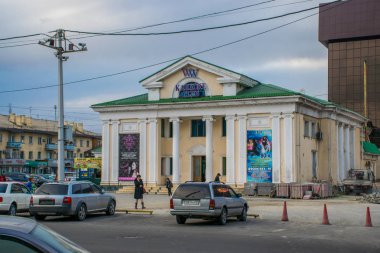 Şehre doğru yürüyor ve gündüz geziyor, Kazakistan