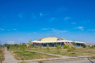 Şehre doğru yürüyor ve gündüz geziyor, Kazakistan