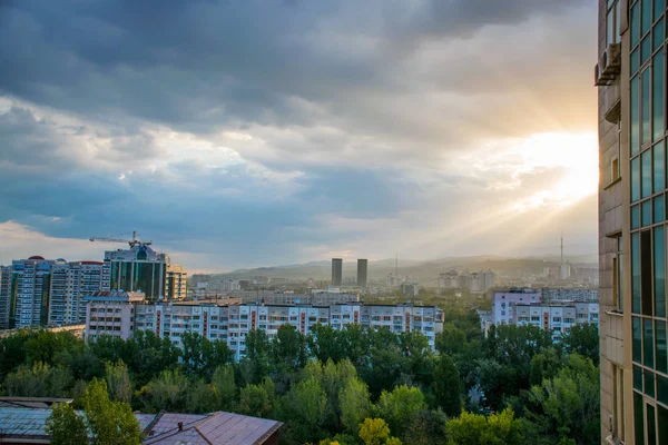 Luftfoto Cityscape Solnedgang Baggrund Almaty - Stock-foto