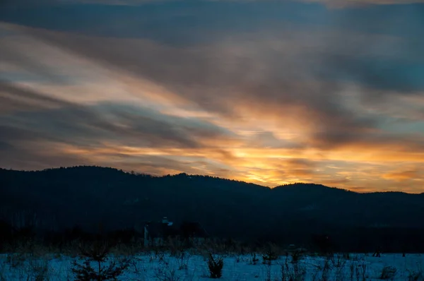 Vista Panorâmica Das Montanhas Nevadas Durante Pôr Sol Temporada Inverno — Fotografia de Stock